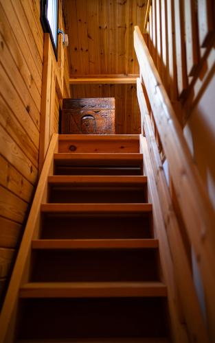 chalet-interieur_escalier
